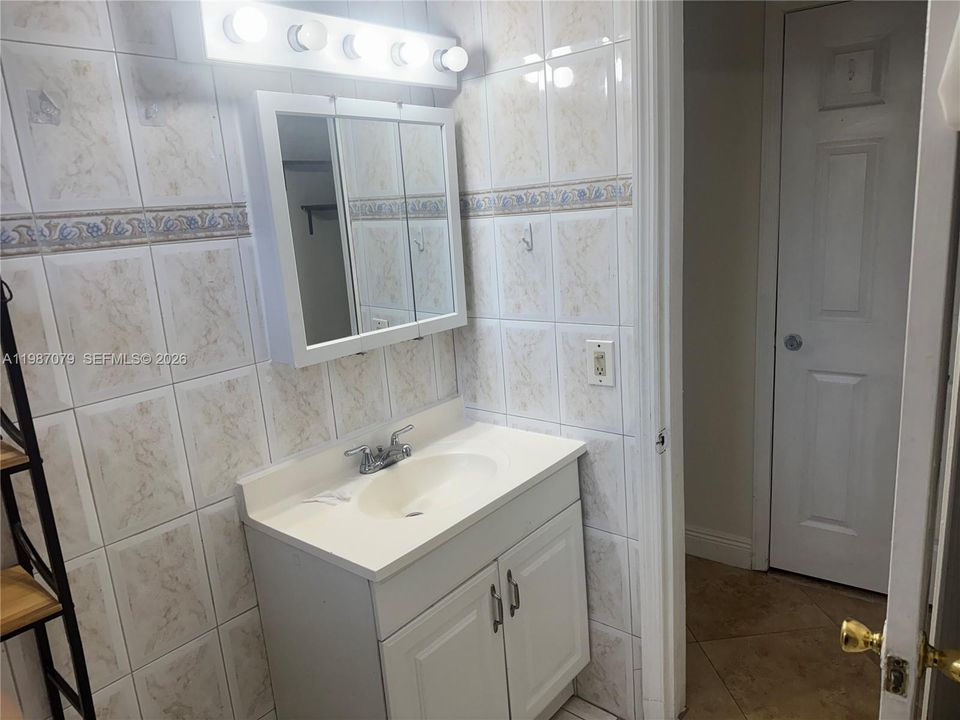 Recently Rented: $900 (1 beds, 1 baths, 1346 Square Feet)