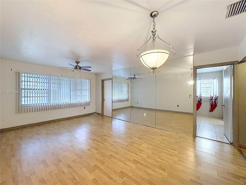 На продажу: $105,000 (1 спален, 1 ванн, 630 Квадратных фут)