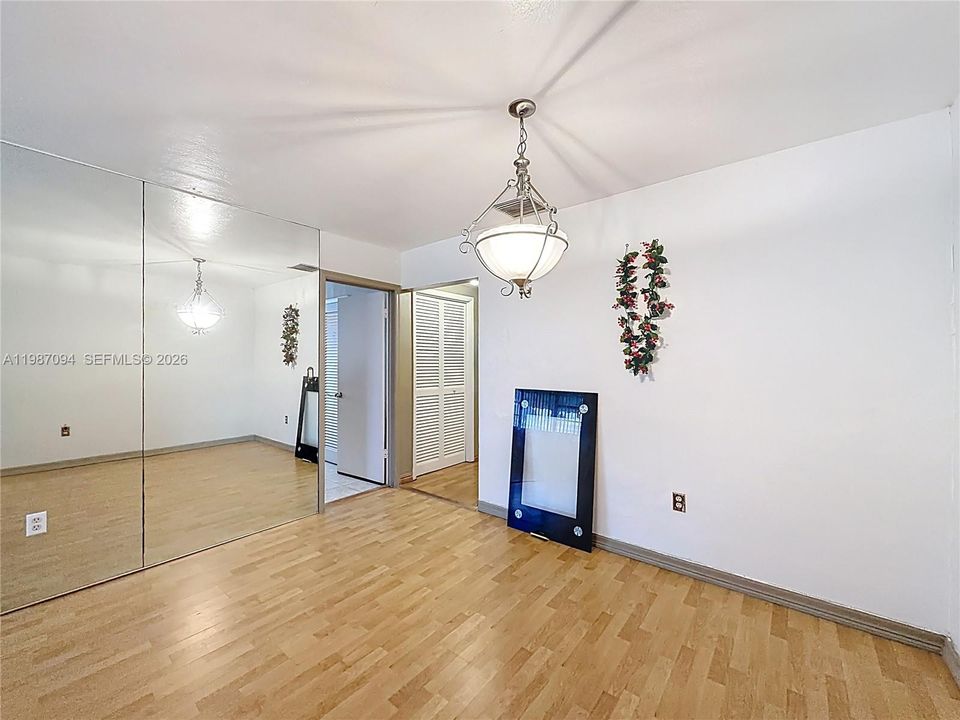 На продажу: $105,000 (1 спален, 1 ванн, 630 Квадратных фут)