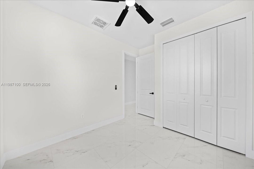 На продажу: $439,900 (0 спален, 0 ванн, 2400 Квадратных фут)