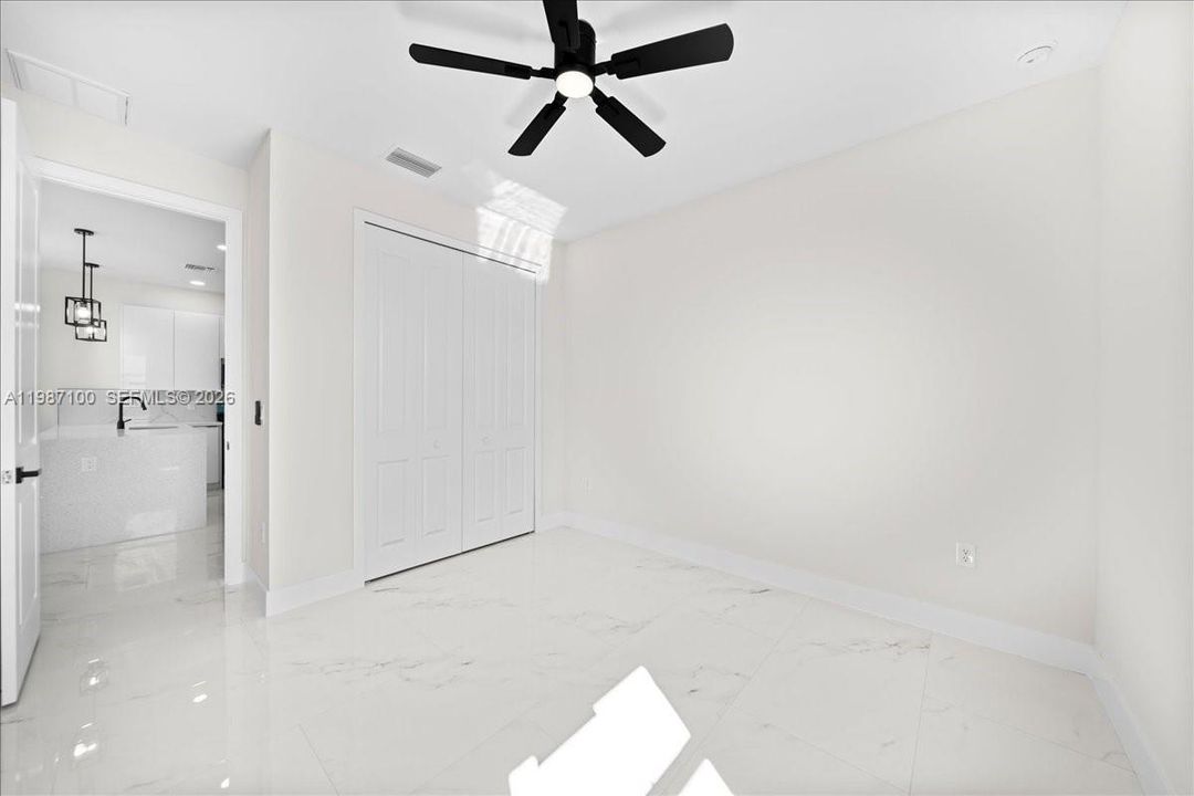 На продажу: $439,900 (0 спален, 0 ванн, 2400 Квадратных фут)