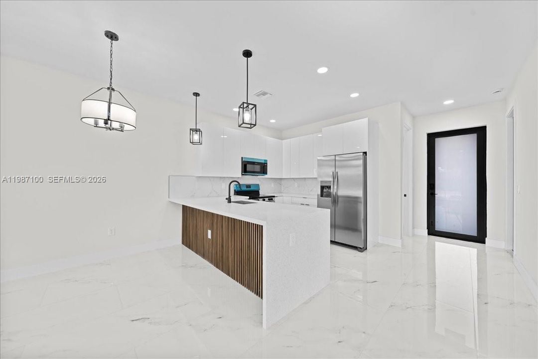 На продажу: $439,900 (0 спален, 0 ванн, 2400 Квадратных фут)