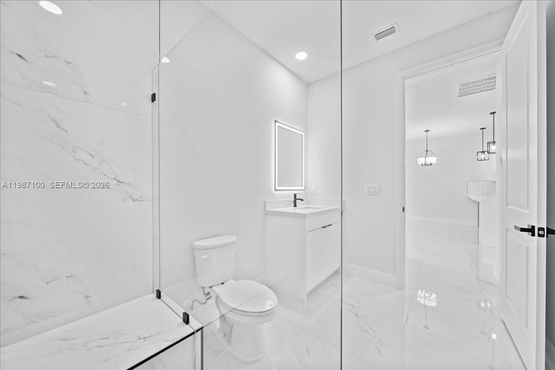 На продажу: $439,900 (0 спален, 0 ванн, 2400 Квадратных фут)