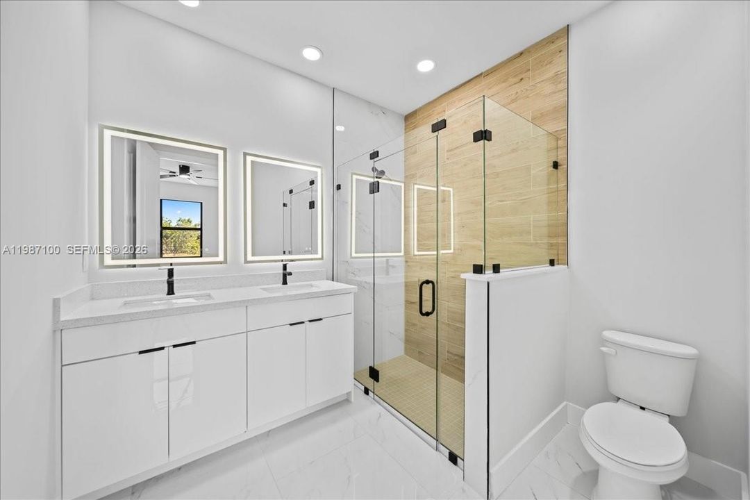 На продажу: $439,900 (0 спален, 0 ванн, 2400 Квадратных фут)