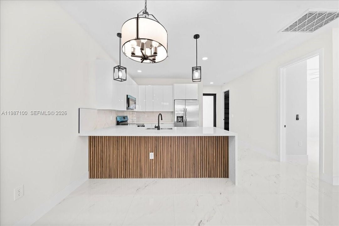 На продажу: $439,900 (0 спален, 0 ванн, 2400 Квадратных фут)