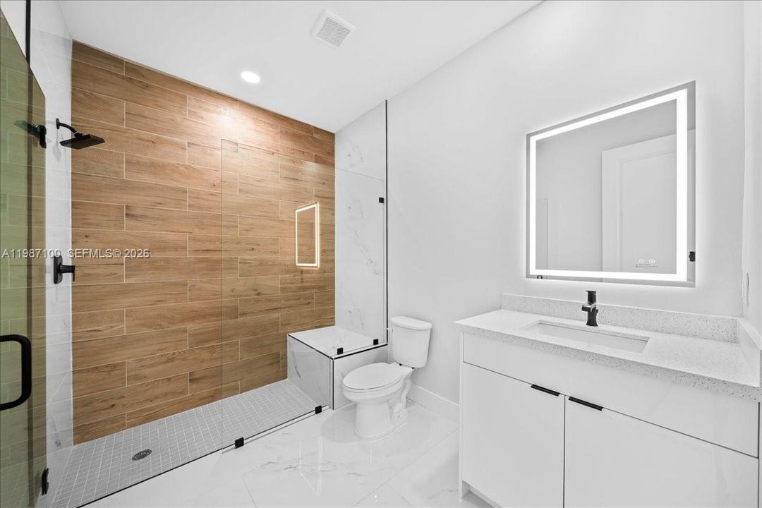 На продажу: $439,900 (0 спален, 0 ванн, 2400 Квадратных фут)