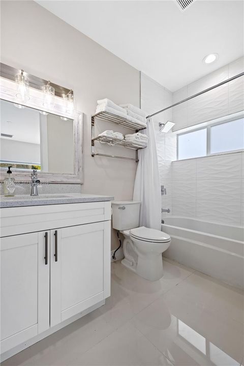 12 Adams bathroom