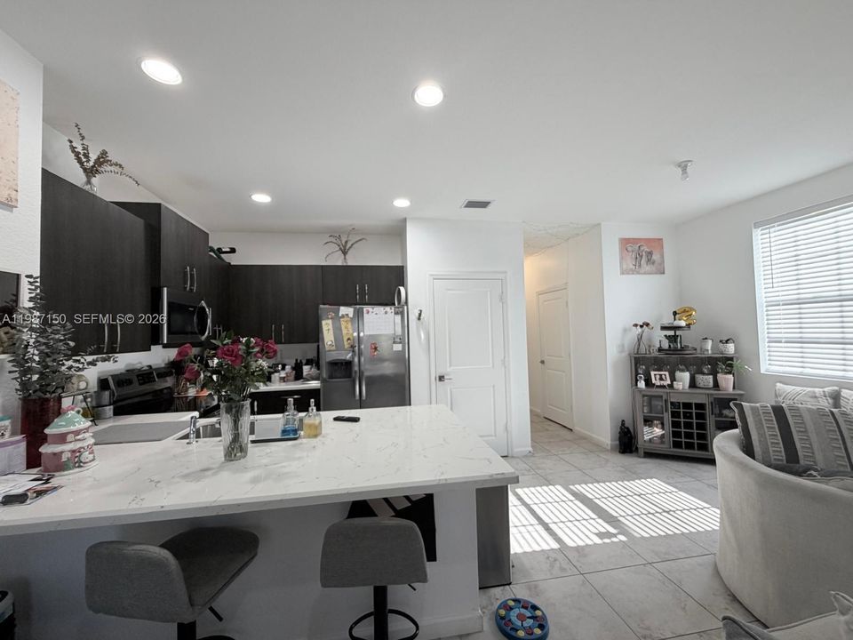 Activo con contrato: $2,900 (3 camas, 2 baños, 1496 Pies cuadrados)
