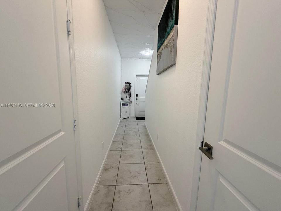 Activo con contrato: $2,900 (3 camas, 2 baños, 1496 Pies cuadrados)