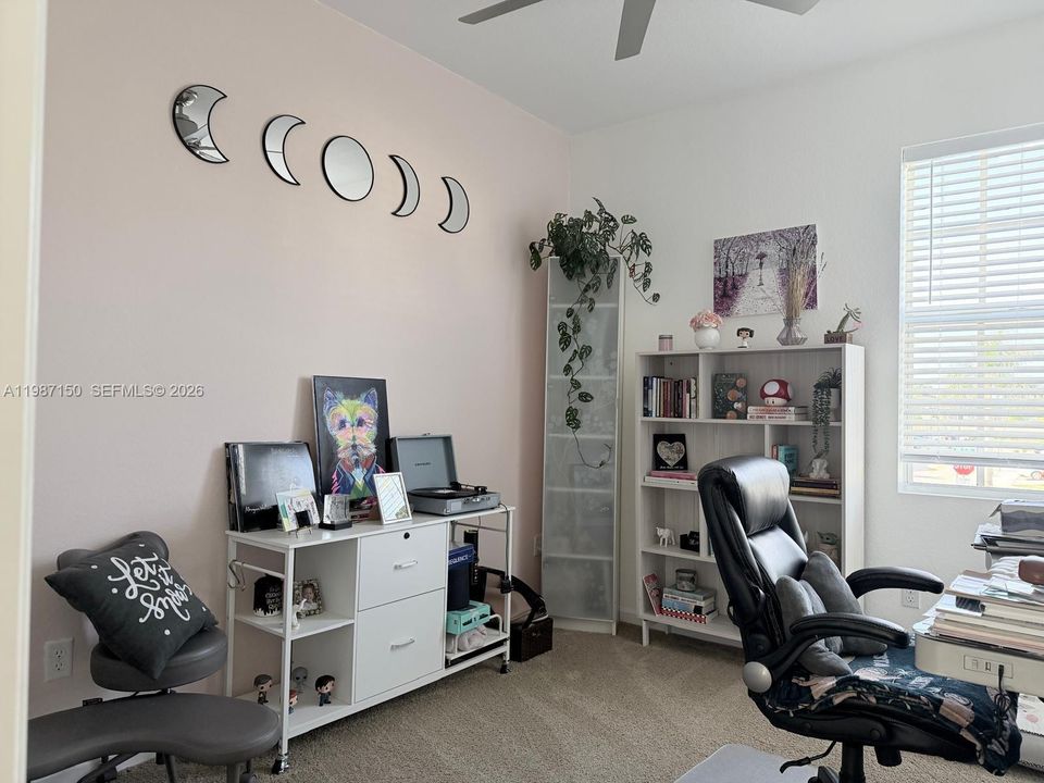 Activo con contrato: $2,900 (3 camas, 2 baños, 1496 Pies cuadrados)