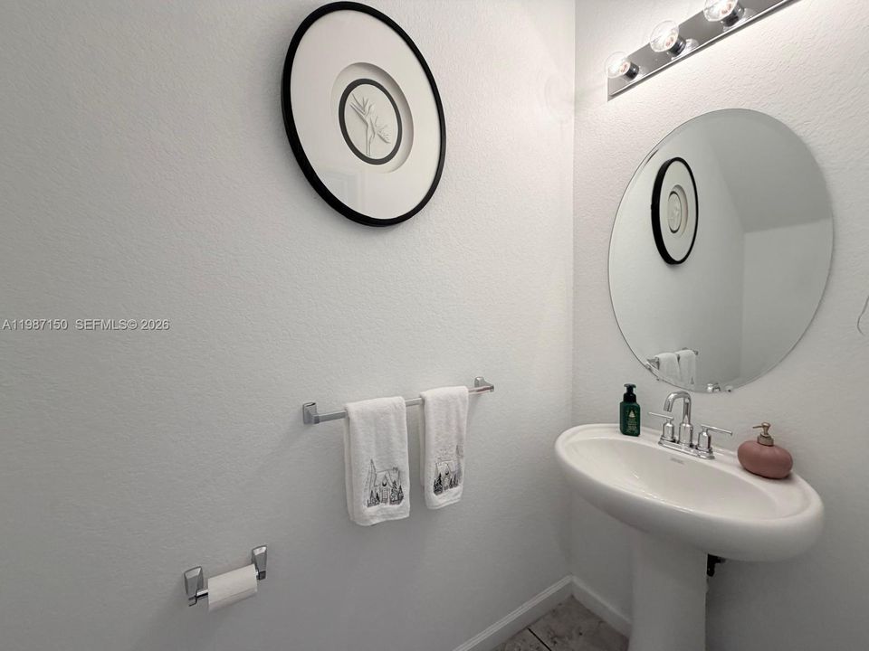 Activo con contrato: $2,900 (3 camas, 2 baños, 1496 Pies cuadrados)
