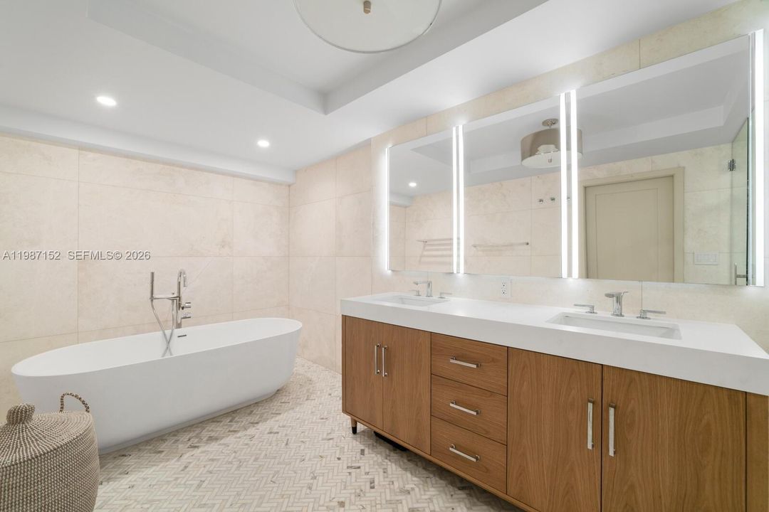 For Sale: $2,795,000 (2 beds, 2 baths, 2100 Square Feet)