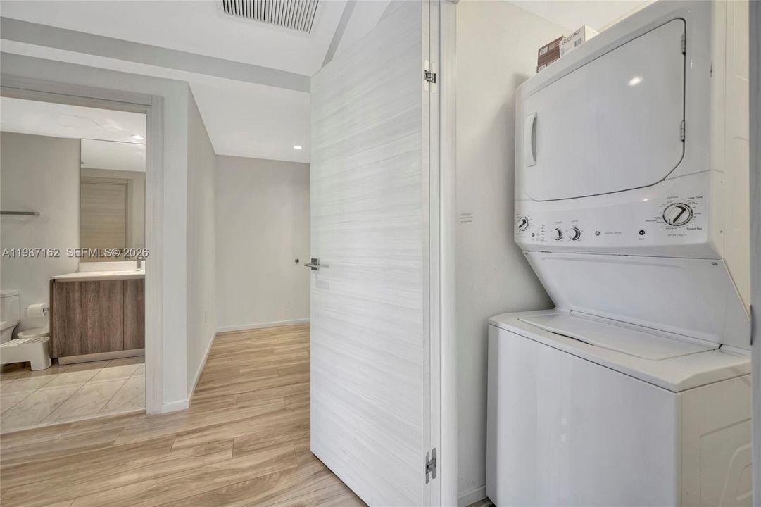 For Sale: $1,195,000 (3 beds, 3 baths, 1450 Square Feet)