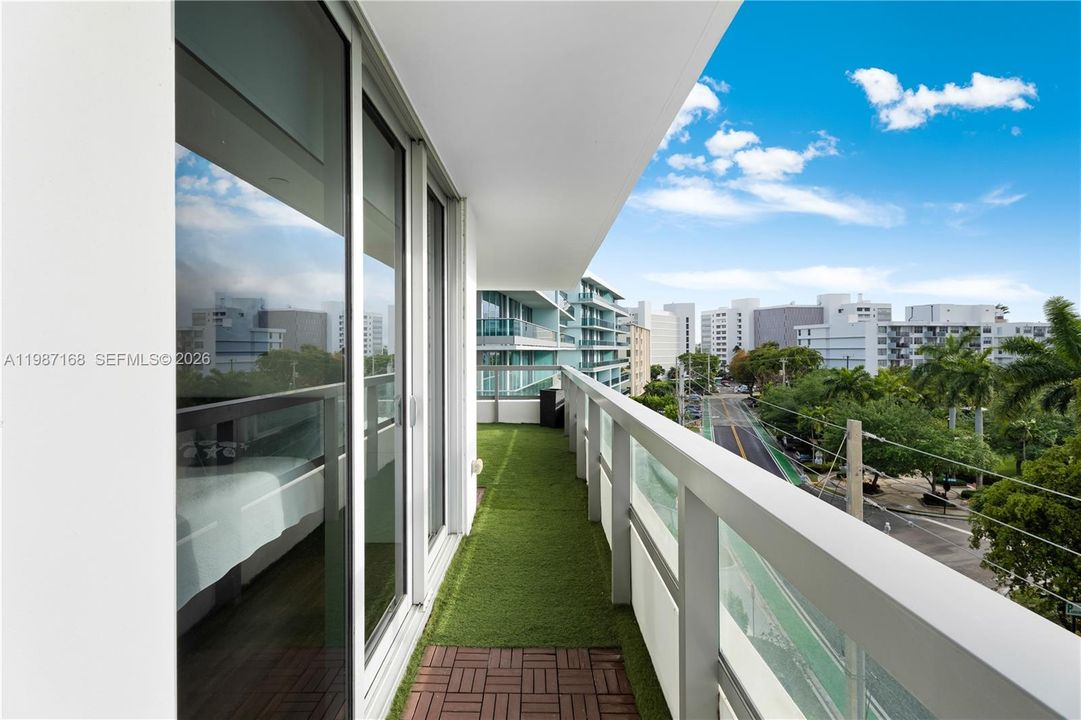 На продажу: $999,999 (3 спален, 2 ванн, 1305 Квадратных фут)