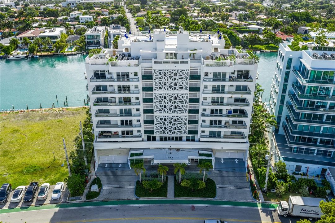 На продажу: $999,999 (3 спален, 2 ванн, 1305 Квадратных фут)