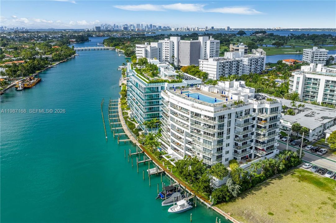 На продажу: $999,999 (3 спален, 2 ванн, 1305 Квадратных фут)