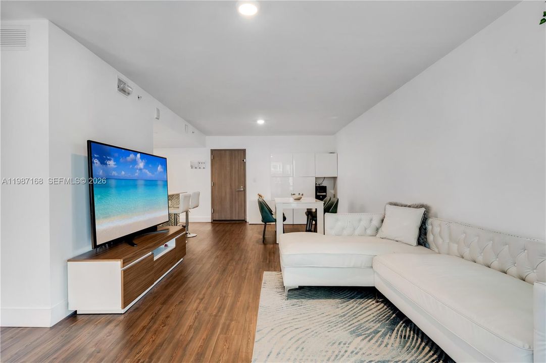 На продажу: $999,999 (3 спален, 2 ванн, 1305 Квадратных фут)