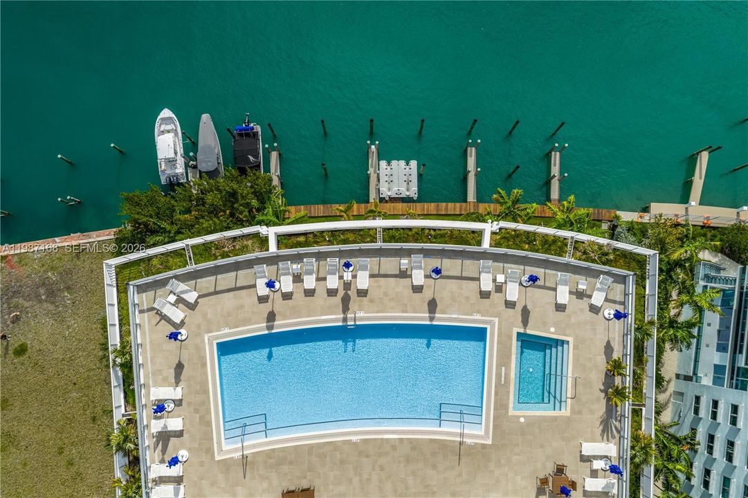 На продажу: $999,999 (3 спален, 2 ванн, 1305 Квадратных фут)