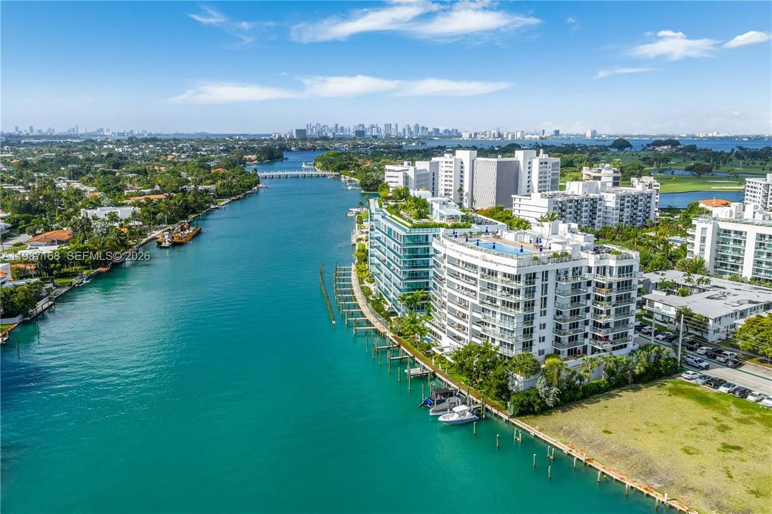 На продажу: $999,999 (3 спален, 2 ванн, 1305 Квадратных фут)