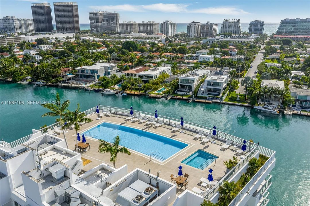 На продажу: $999,999 (3 спален, 2 ванн, 1305 Квадратных фут)