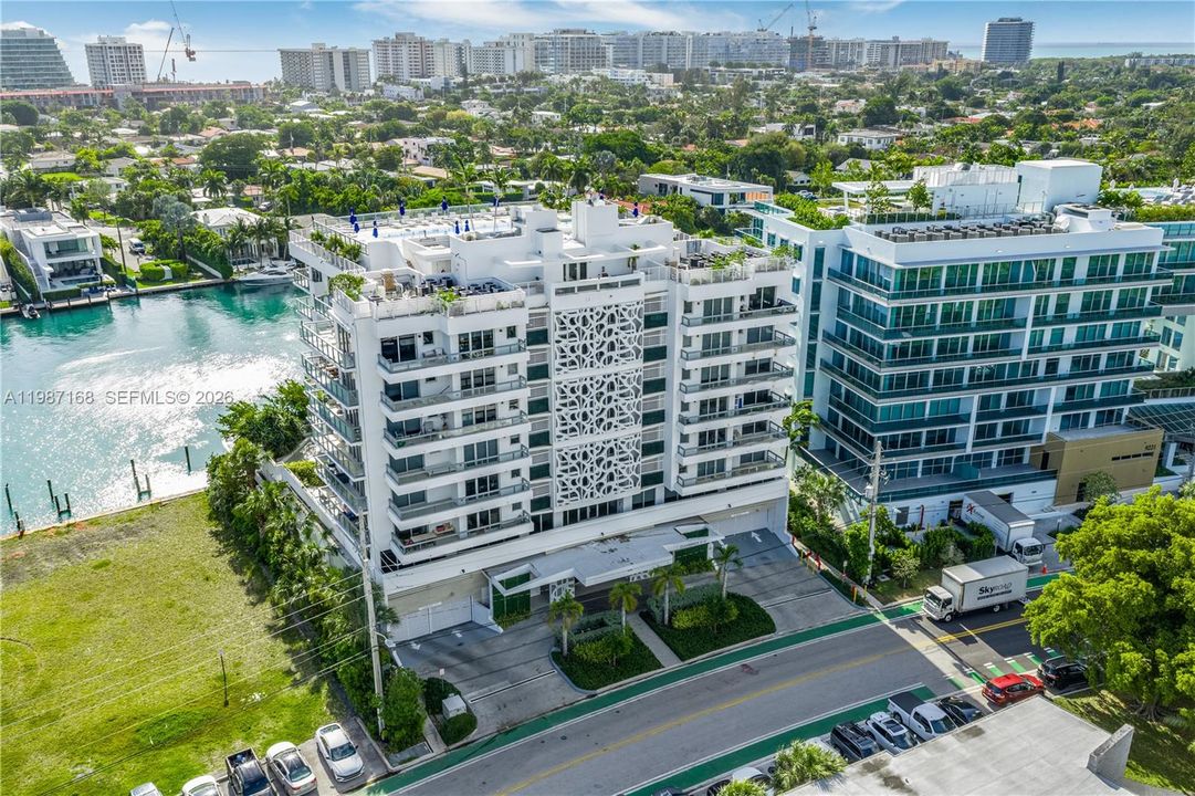 На продажу: $999,999 (3 спален, 2 ванн, 1305 Квадратных фут)