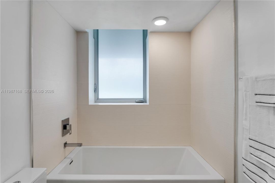 На продажу: $999,999 (3 спален, 2 ванн, 1305 Квадратных фут)