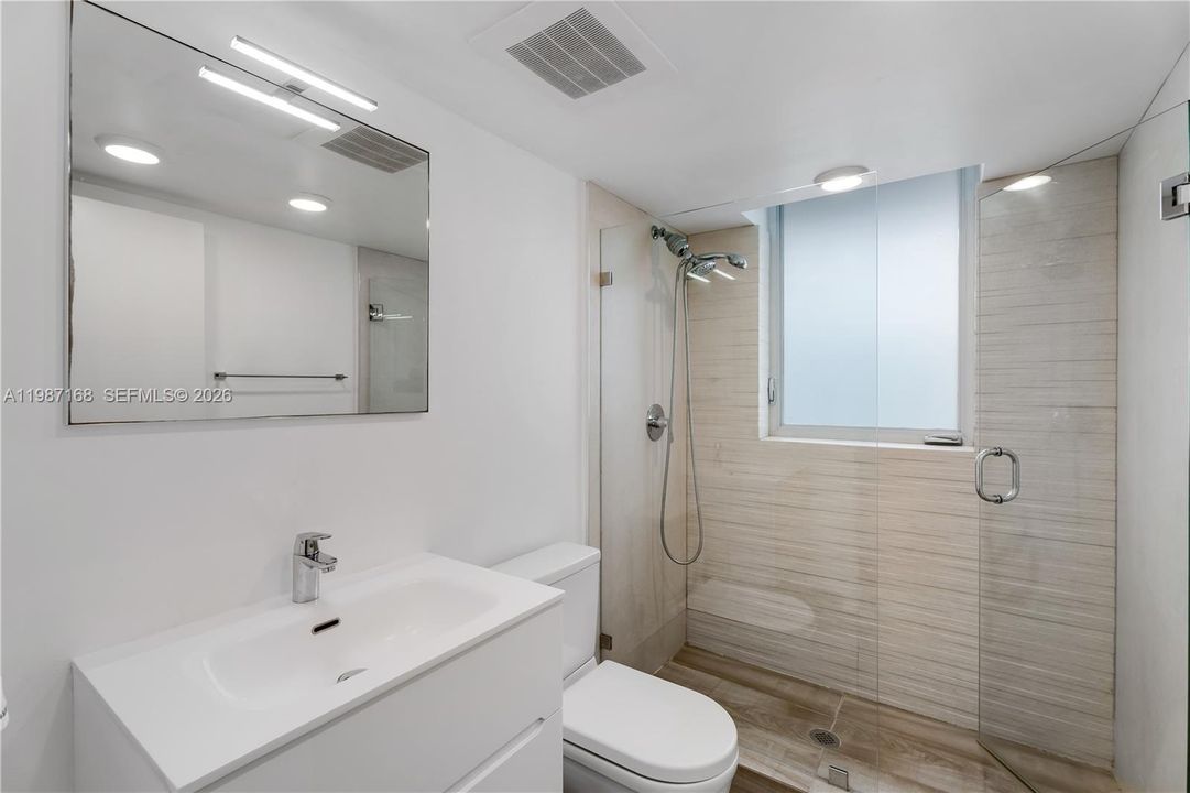 На продажу: $999,999 (3 спален, 2 ванн, 1305 Квадратных фут)