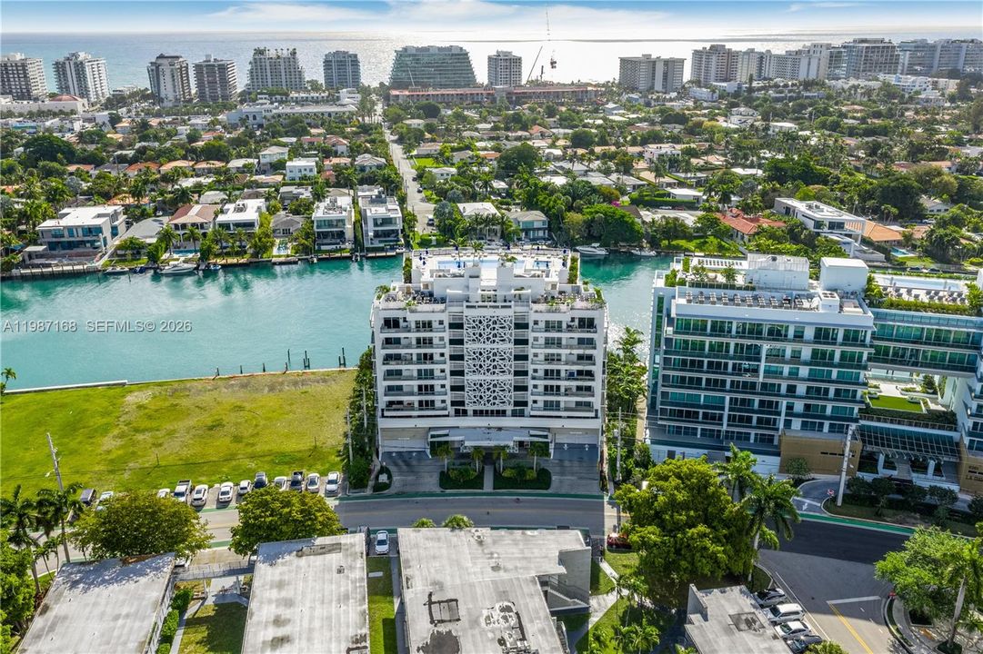 На продажу: $999,999 (3 спален, 2 ванн, 1305 Квадратных фут)