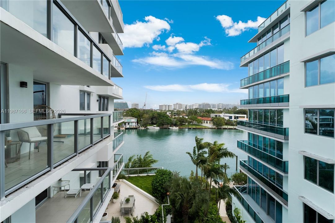 На продажу: $999,999 (3 спален, 2 ванн, 1305 Квадратных фут)