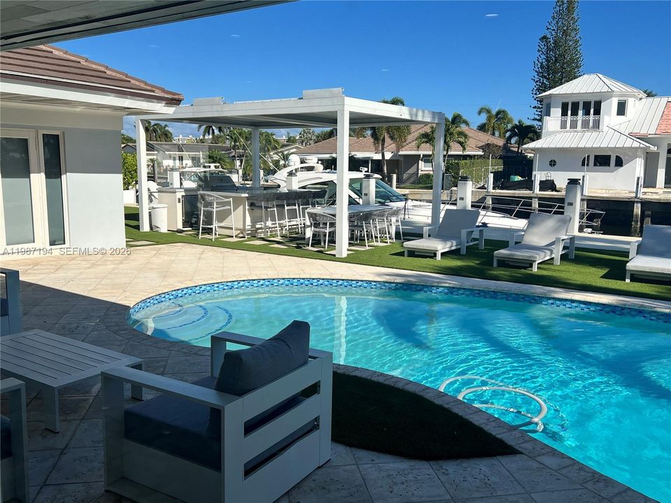 Recientemente alquilado: $14,500 (3 camas, 3 baños, 2217 Pies cuadrados)