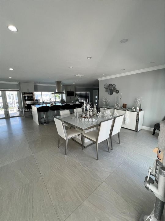 Recientemente alquilado: $14,500 (3 camas, 3 baños, 2217 Pies cuadrados)