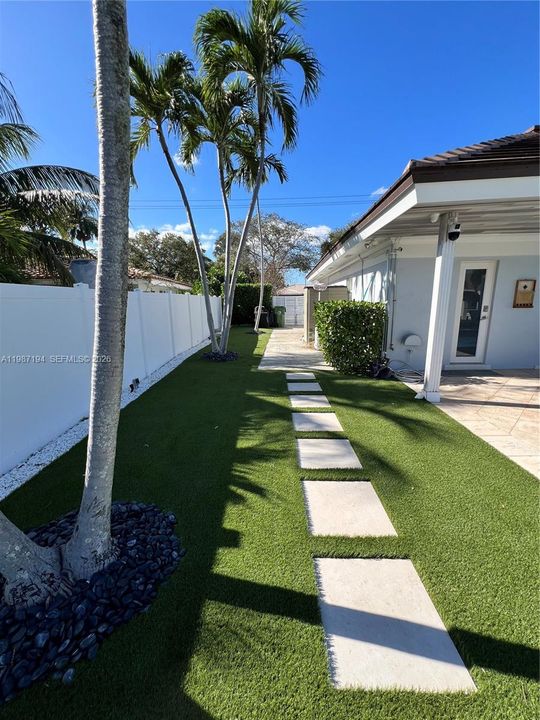 Recientemente alquilado: $14,500 (3 camas, 3 baños, 2217 Pies cuadrados)