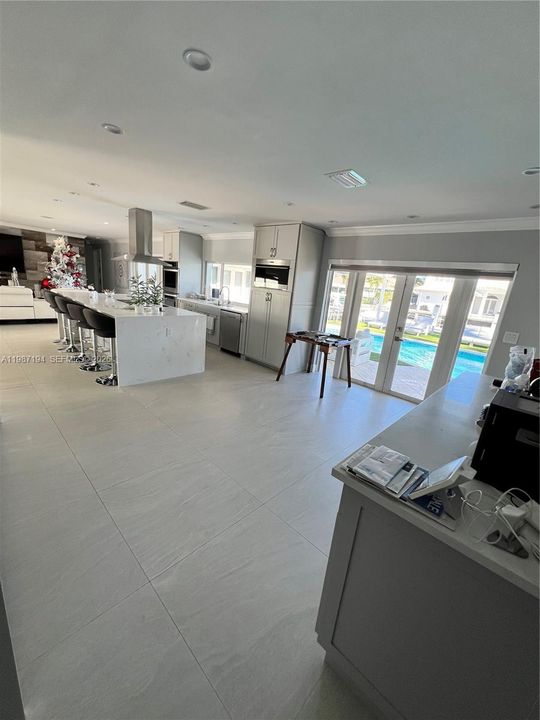 Recientemente alquilado: $14,500 (3 camas, 3 baños, 2217 Pies cuadrados)