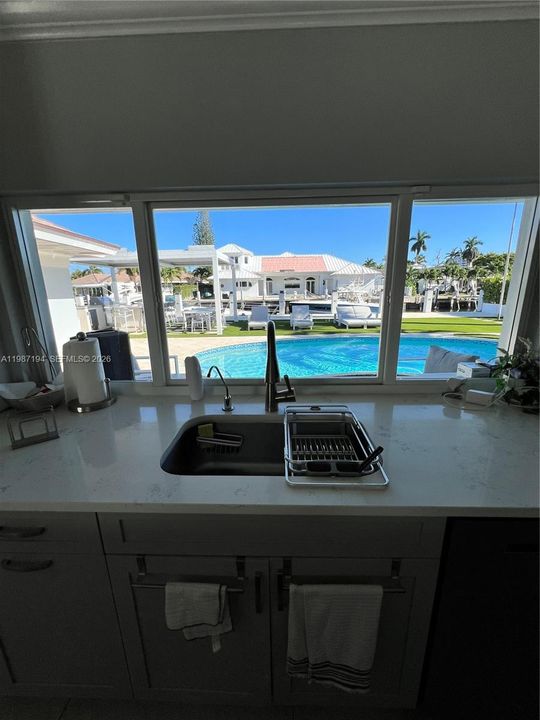 Recientemente alquilado: $14,500 (3 camas, 3 baños, 2217 Pies cuadrados)