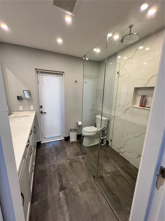 Recientemente alquilado: $14,500 (3 camas, 3 baños, 2217 Pies cuadrados)