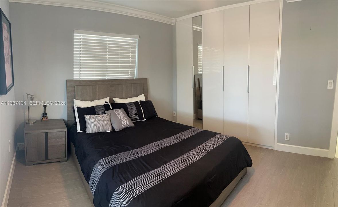 Recientemente alquilado: $14,500 (3 camas, 3 baños, 2217 Pies cuadrados)