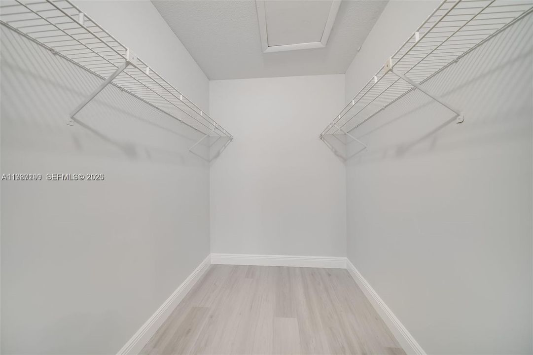 For Rent: $2,250 (2 beds, 2 baths, 887 Square Feet)