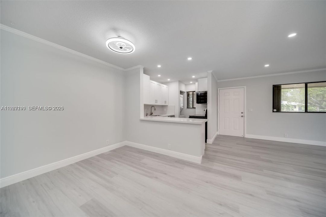 For Rent: $2,250 (2 beds, 2 baths, 887 Square Feet)