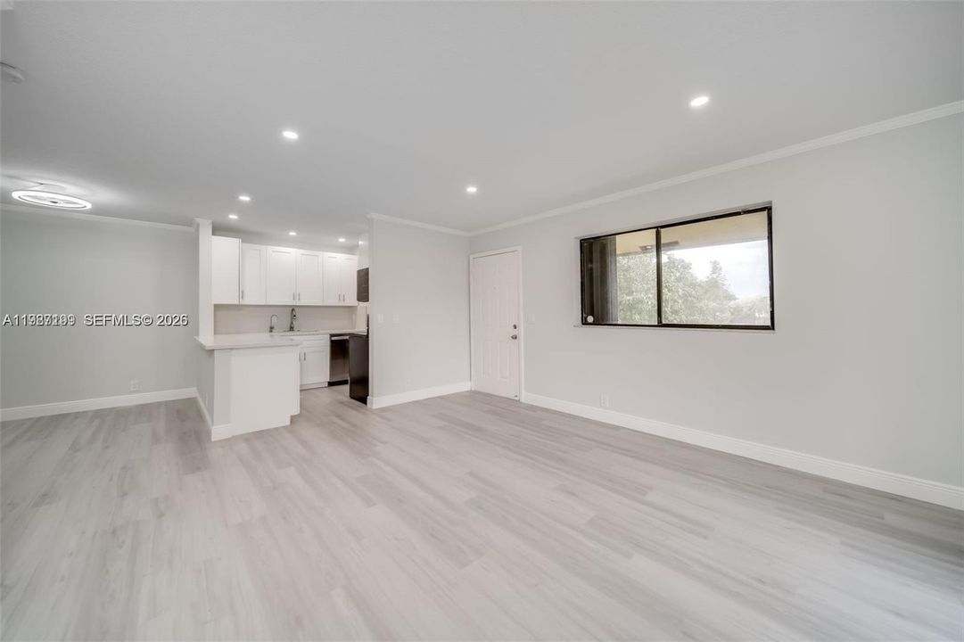 For Rent: $2,250 (2 beds, 2 baths, 887 Square Feet)