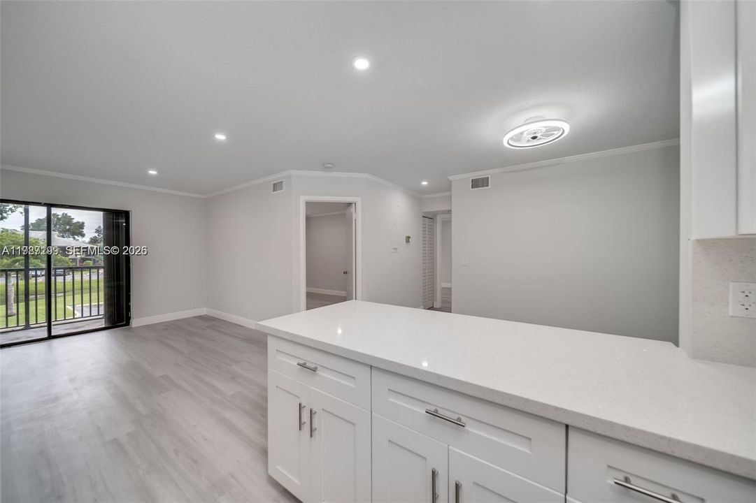 For Rent: $2,250 (2 beds, 2 baths, 887 Square Feet)