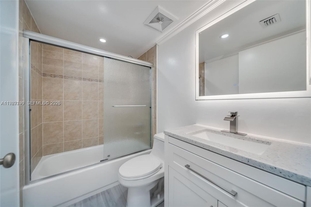 For Rent: $2,250 (2 beds, 2 baths, 887 Square Feet)