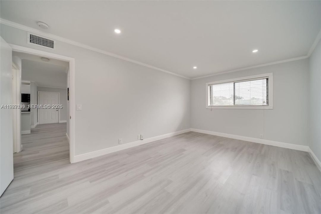 For Rent: $2,250 (2 beds, 2 baths, 887 Square Feet)