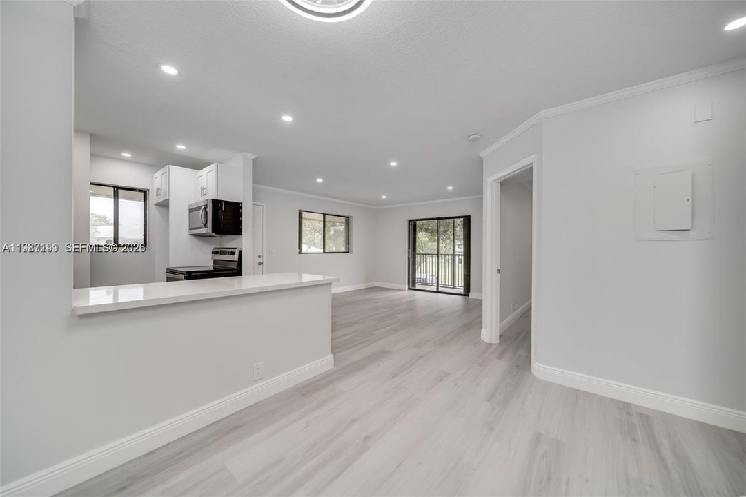 For Rent: $2,250 (2 beds, 2 baths, 887 Square Feet)