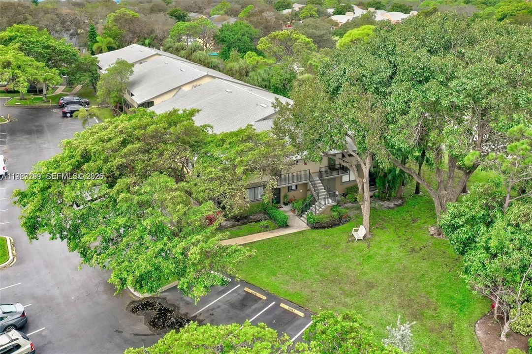 For Rent: $2,250 (2 beds, 2 baths, 887 Square Feet)