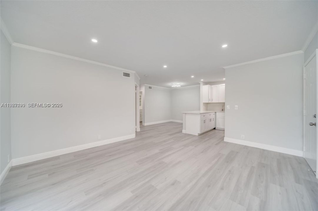 For Rent: $2,250 (2 beds, 2 baths, 887 Square Feet)