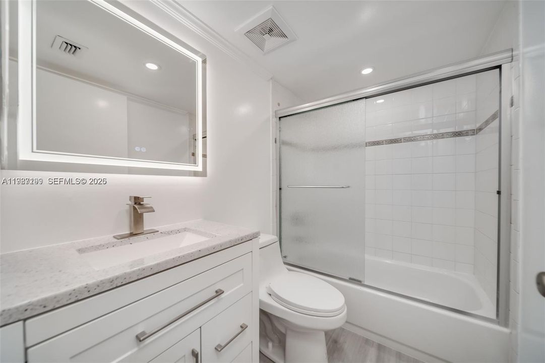 For Rent: $2,250 (2 beds, 2 baths, 887 Square Feet)