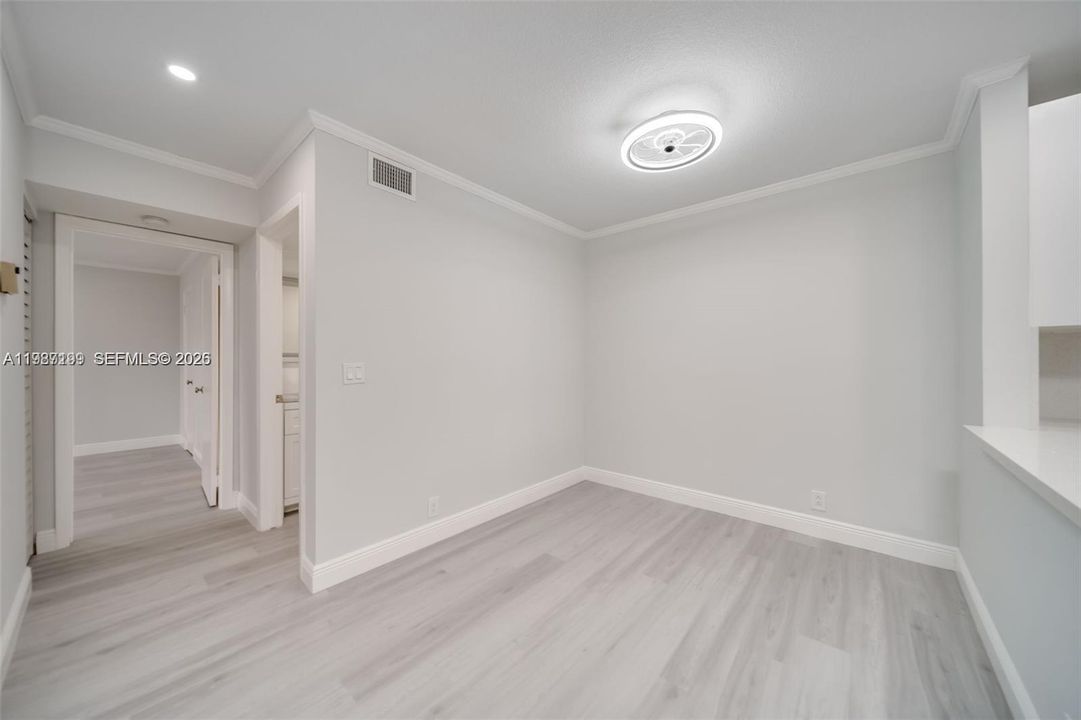 For Rent: $2,250 (2 beds, 2 baths, 887 Square Feet)