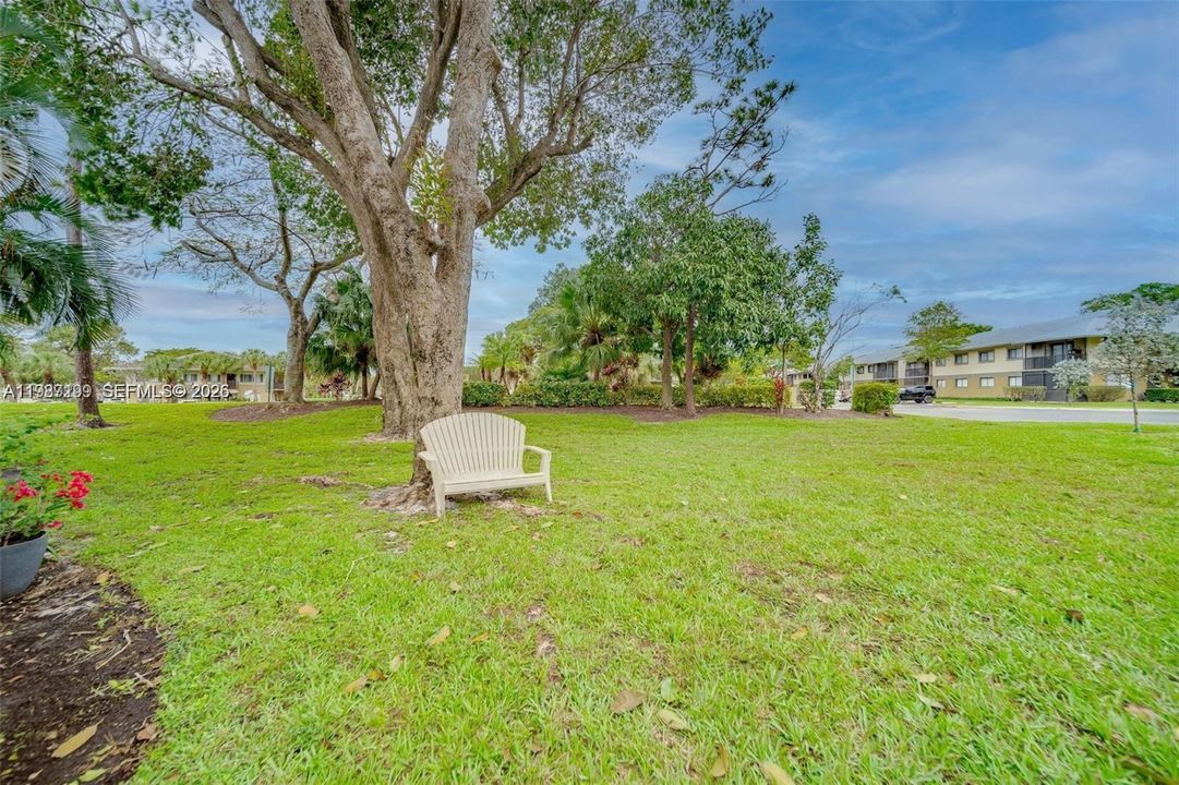 For Rent: $2,250 (2 beds, 2 baths, 887 Square Feet)