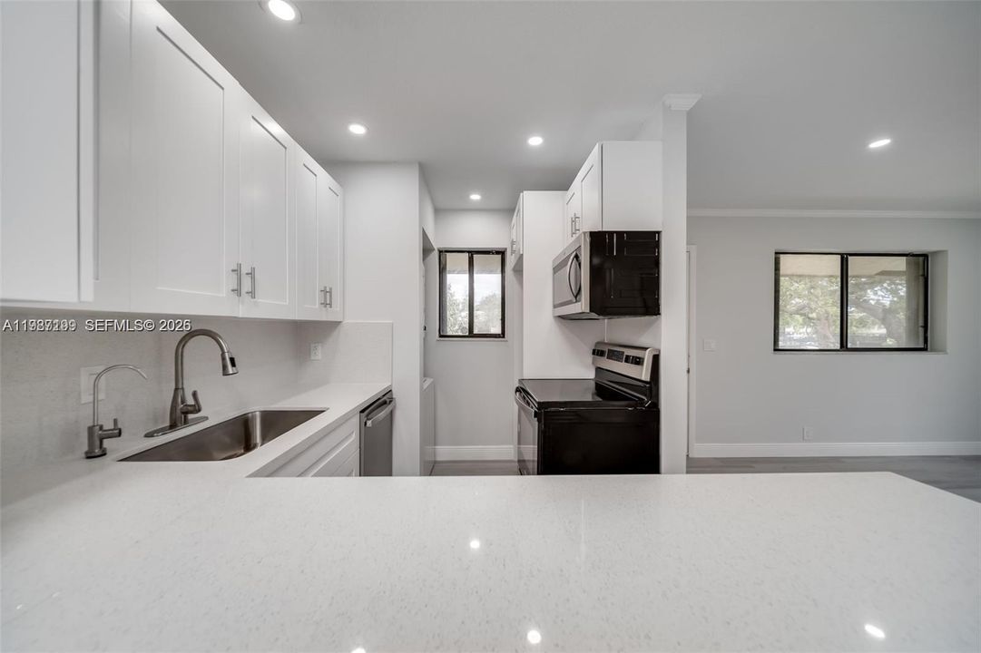 For Rent: $2,250 (2 beds, 2 baths, 887 Square Feet)