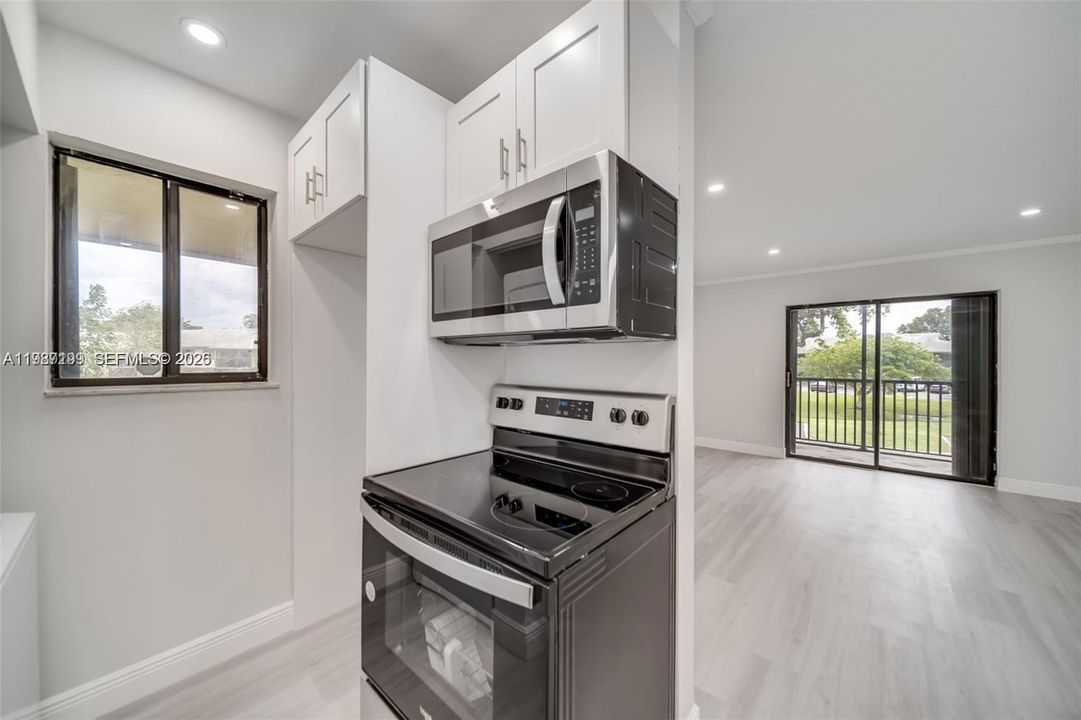 For Rent: $2,250 (2 beds, 2 baths, 887 Square Feet)